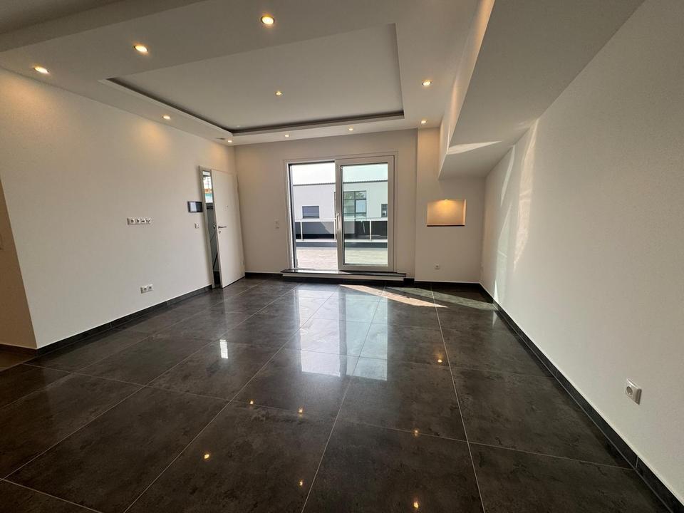 Neubau Pentwohnung schönen Terrasse und 2-Zimmer – Bild 2