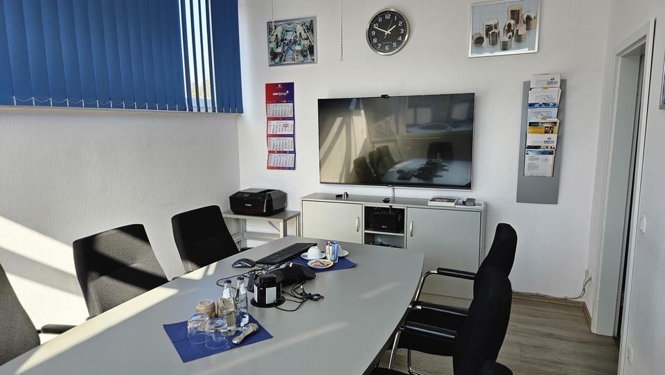 Firmenhalle / Industriehalle mit Bürotrakt – Bild 16