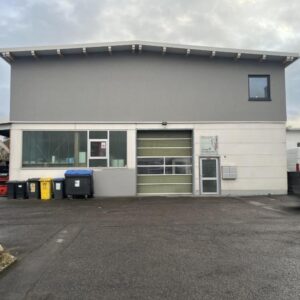 Multifunktionale Fläche in großer Schreinerei