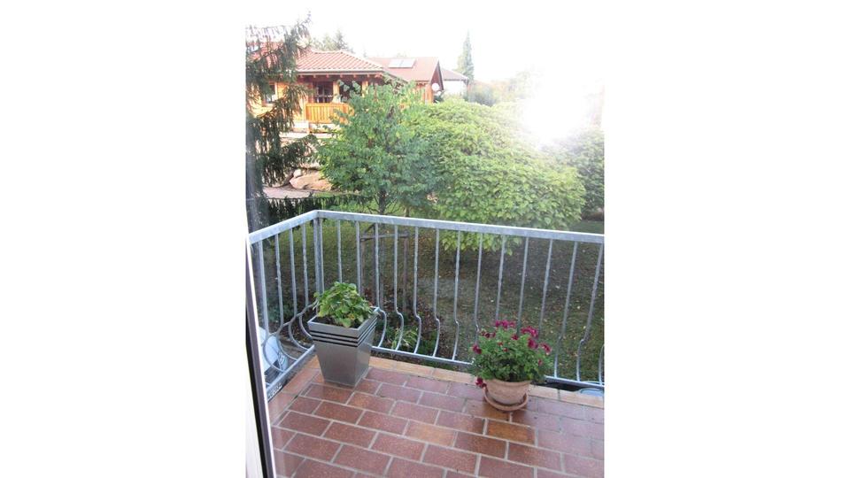 Weintor-Unicorn: 102m² Panorama | Haus-Charakter | 2 Bäder + Balkone | 66cm Wand | Garage – Bild 11