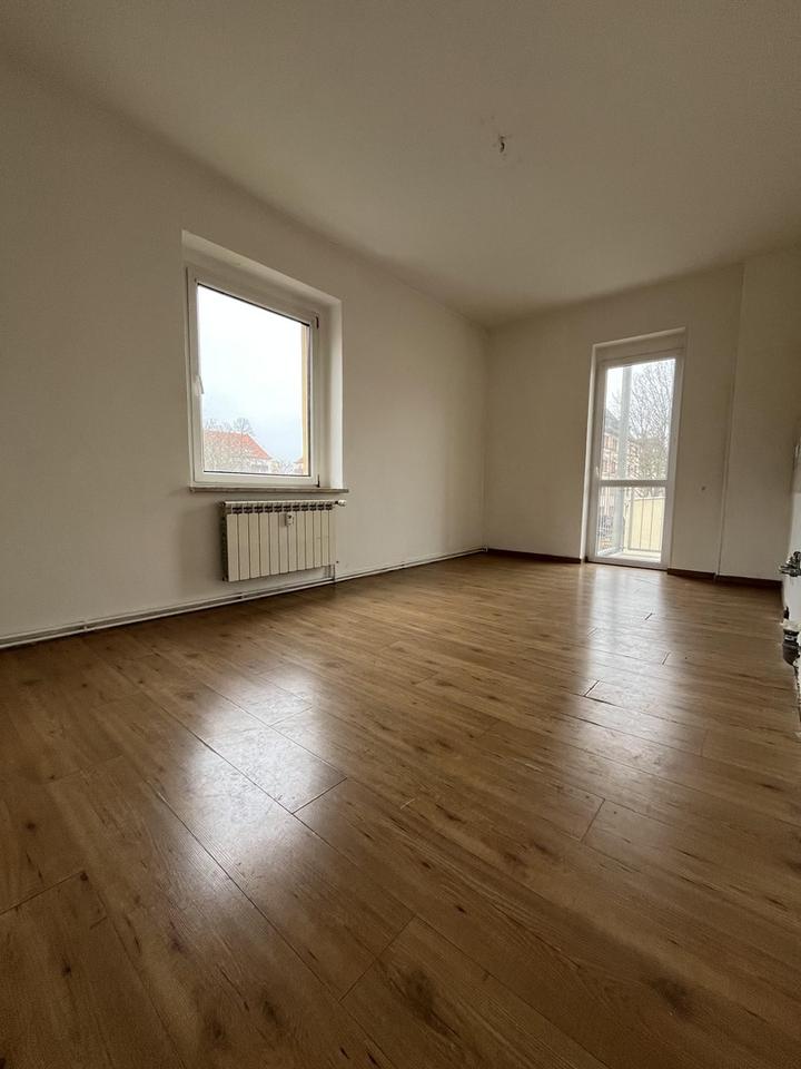 3-Raumwohnung mit modernem Badezimmer und Balkon – Bild 6