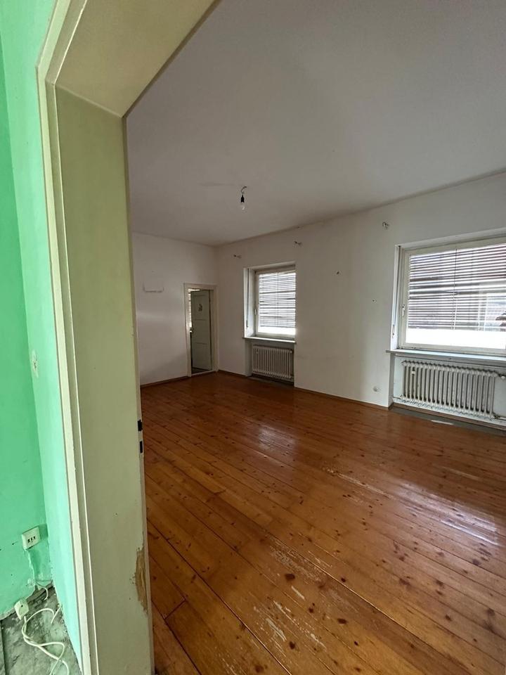 Zentrales Wohn- und Geschäftsgebäude mit Gewerbehalle und PV-Anlage – Bild 12