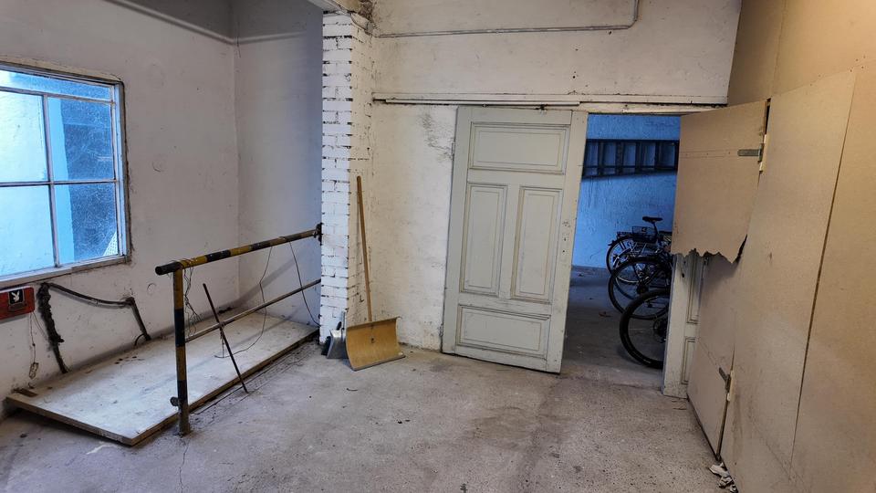 Atelier oder Lager direkt am Gartenfeldplatz mit großer Terrasse – Bild 5