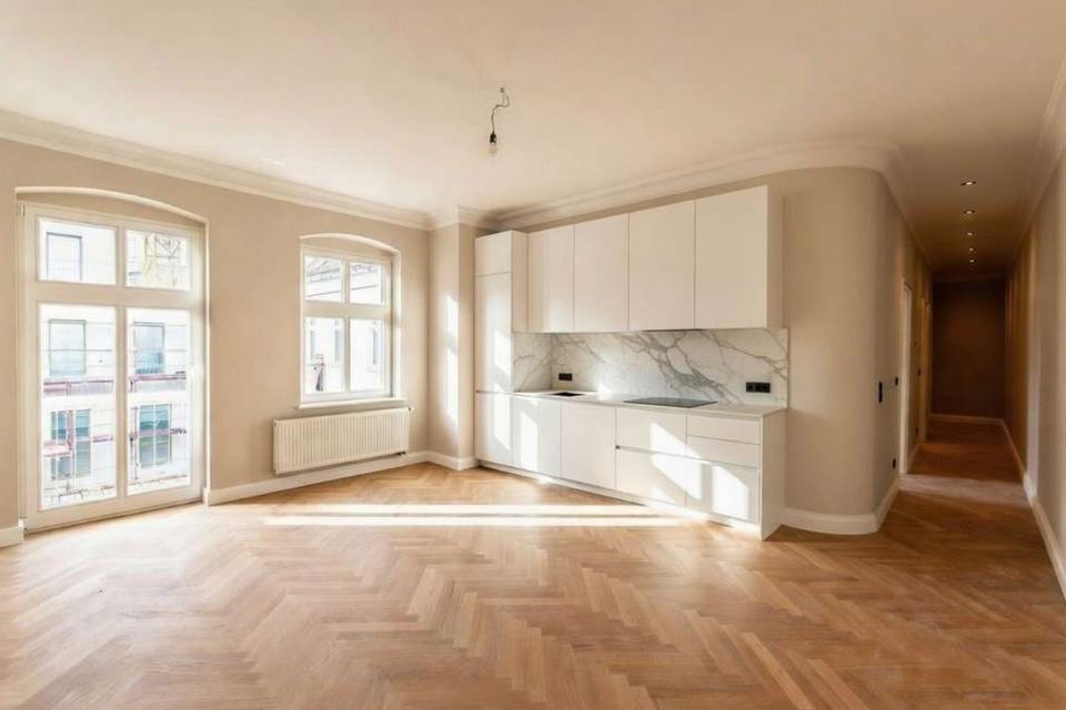 Stucktraum & Südwestbalkon im Herzen von Prenzlauer Berg