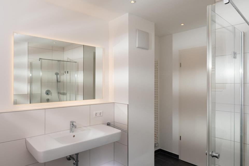 Moderne 2-Zi Wohnung in Stuttgart-West mit Terrasse, EBK, Aufzug, Tiefgarage, Wallbox – Bild 4