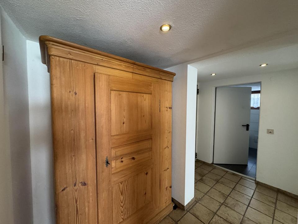 helle Wohnung mit großer Wohnküche, innenliegender Gewölbekeller, möbliert, provisionsfrei – Bild 18