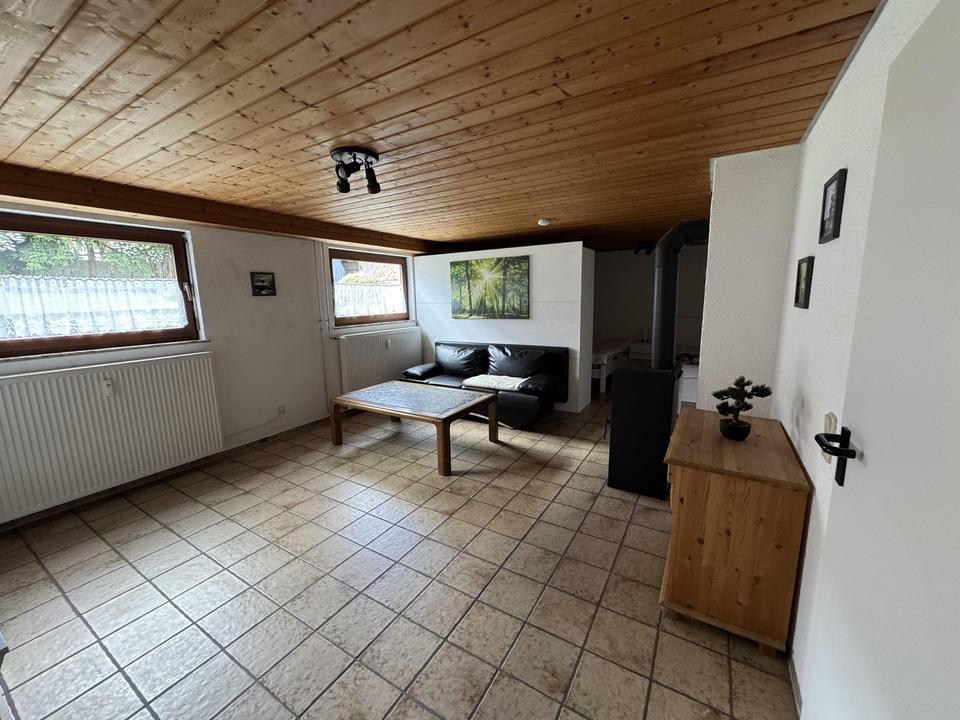 helle Wohnung mit großer Wohnküche, innenliegender Gewölbekeller, möbliert, provisionsfrei – Bild 4