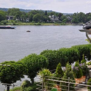 Panorama-Rheinblick / Excl. Wohnung in denkmalgeschützter Villa