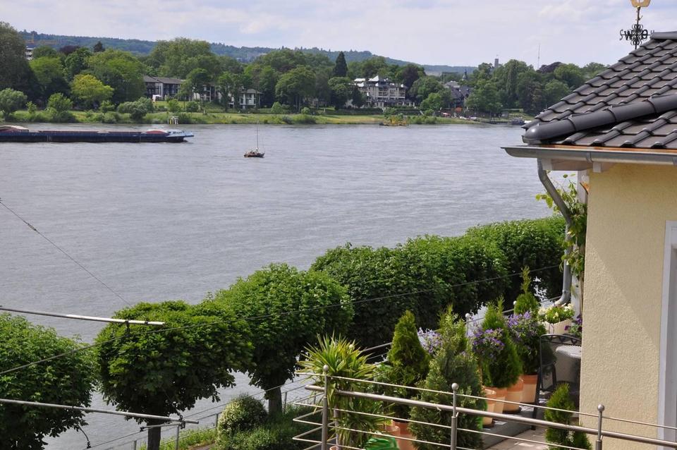 Panorama-Rheinblick / Excl. Wohnung in denkmalgeschützter Villa