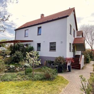 Modernes Familienhaus mit zusätzlichem Wohnbereich & großem Garten von Privat ohne Makler.