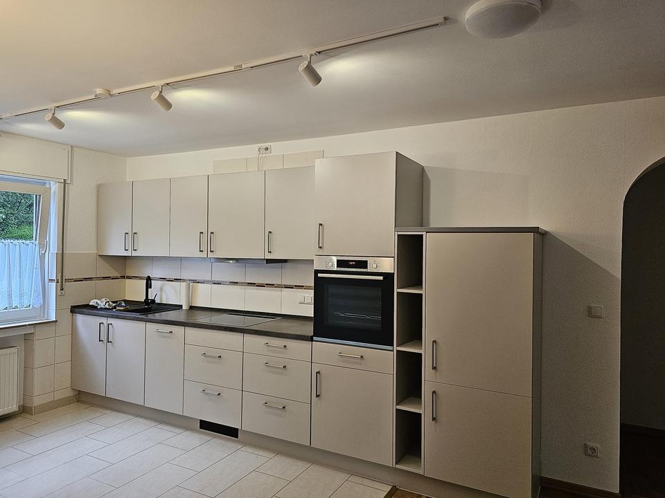 Nähe Wittringer Wald: Hochwertige 3 ZKB mit Parkett, Einbauküche & Balkon – ruhig & gepflegt, frei – Bild 3