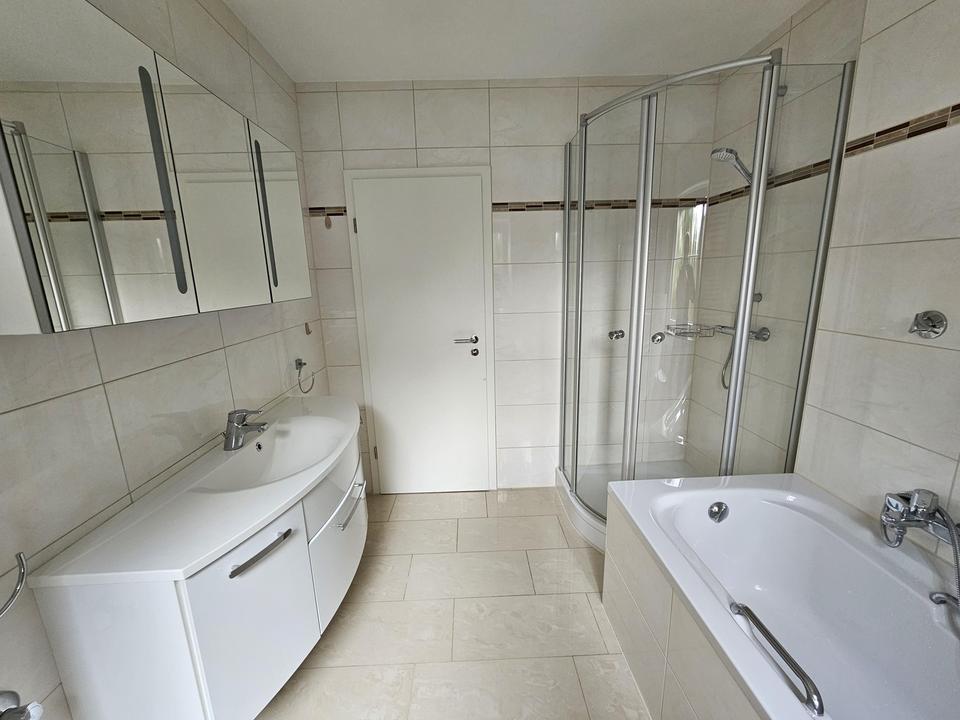 Nähe Wittringer Wald: Hochwertige 3 ZKB mit Parkett, Einbauküche & Balkon – ruhig & gepflegt, frei – Bild 8