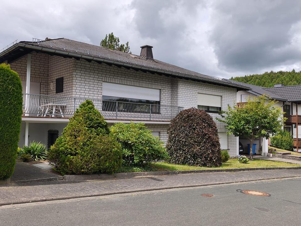 Großzügiges Einfamilienhaus mit Einliegerwohnung in toller Lage – Bild 2
