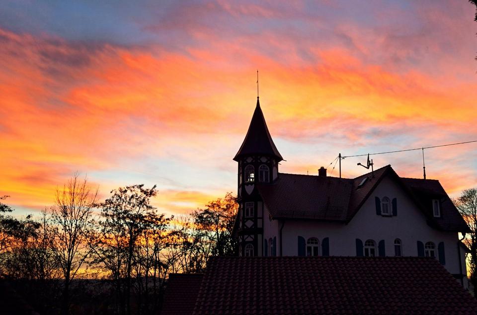 Jugendstilvilla mit Garten und Weitblick – Bild 17