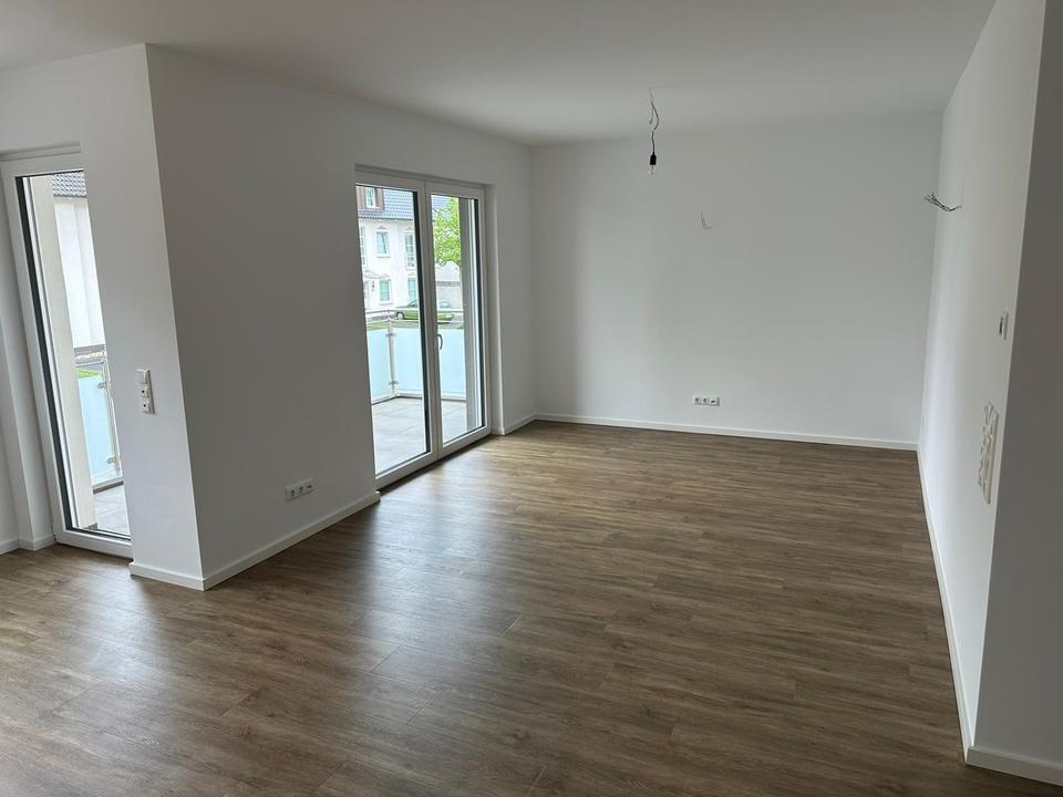 Moderne helle Erdgeschoss Wohnung mit Balkon – Bild 4