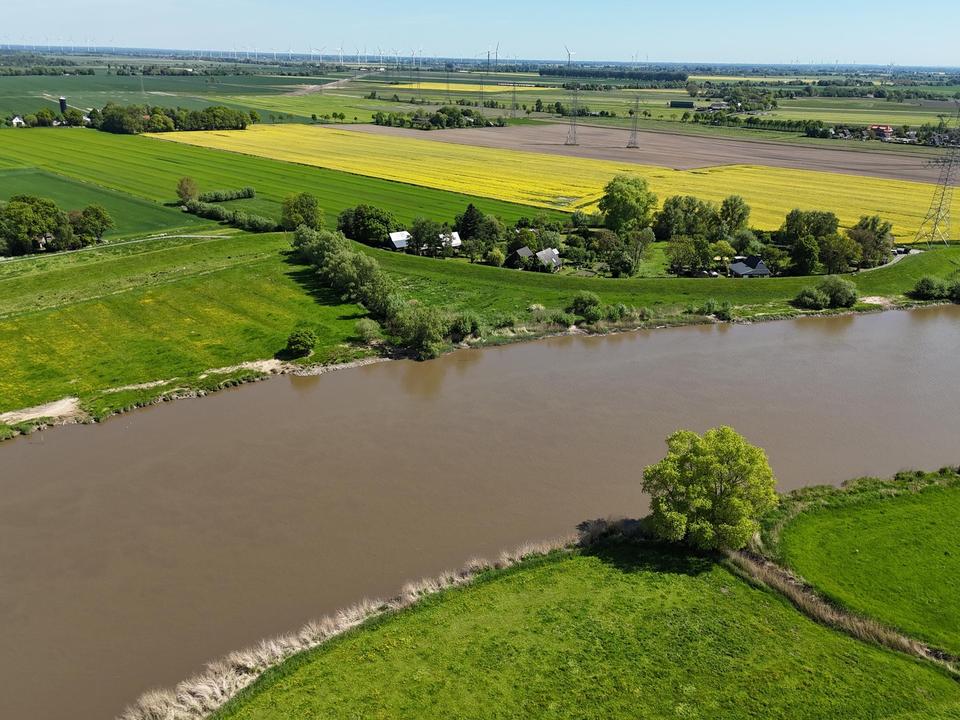 Ökologisch gebautes Holzhaus mit großem Nebengebäude – Bild 6