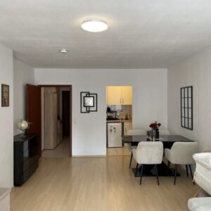 Gepflegte 1-Zi.-Wohnung mit Loggia, EBK und TG-Stellplatz – KN-Petershausen