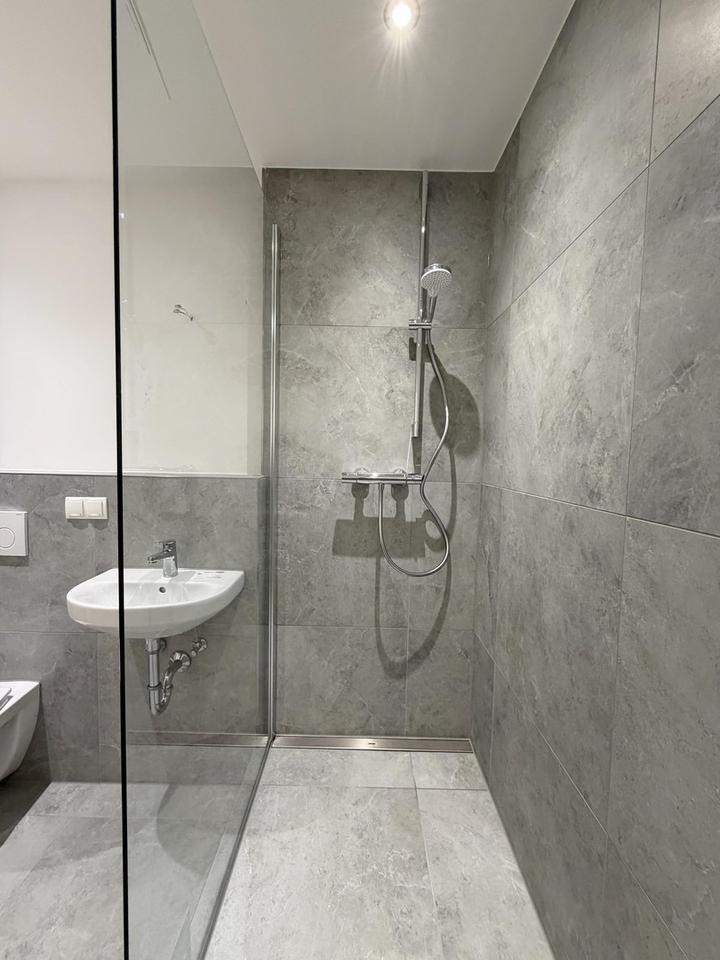 Leerstehend & frisch saniert: 2-Zimmer-Wohnung mit Loggia in bester Lage – Bild 6