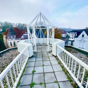 Luxus - Maisonettewohnung mit EBK, 2 Balkonen und Dachterrasse mit Sparrenburgblick
