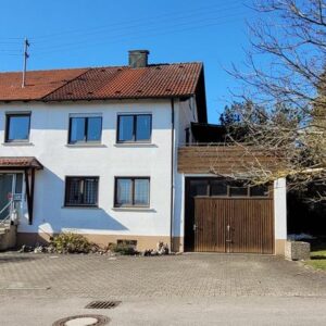 Großzügiges Zweifamilienhaus: ländliches Wohnen mit viel Ausbaupotenzial & Stadtnähe