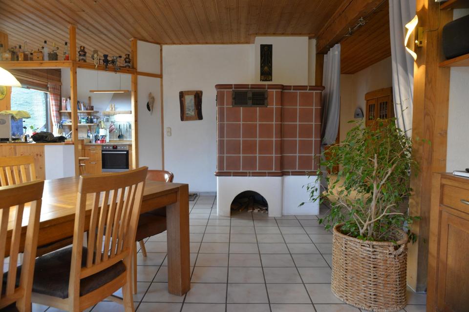 Ökologisch gebautes Holzhaus mit großem Nebengebäude – Bild 14