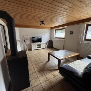 helle Wohnung mit großer Wohnküche, innenliegender Gewölbekeller, möbliert, provisionsfrei