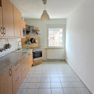 Klinikviertel: Wohnung mit über 100qm und Balkon in energetisch saniertem Haus