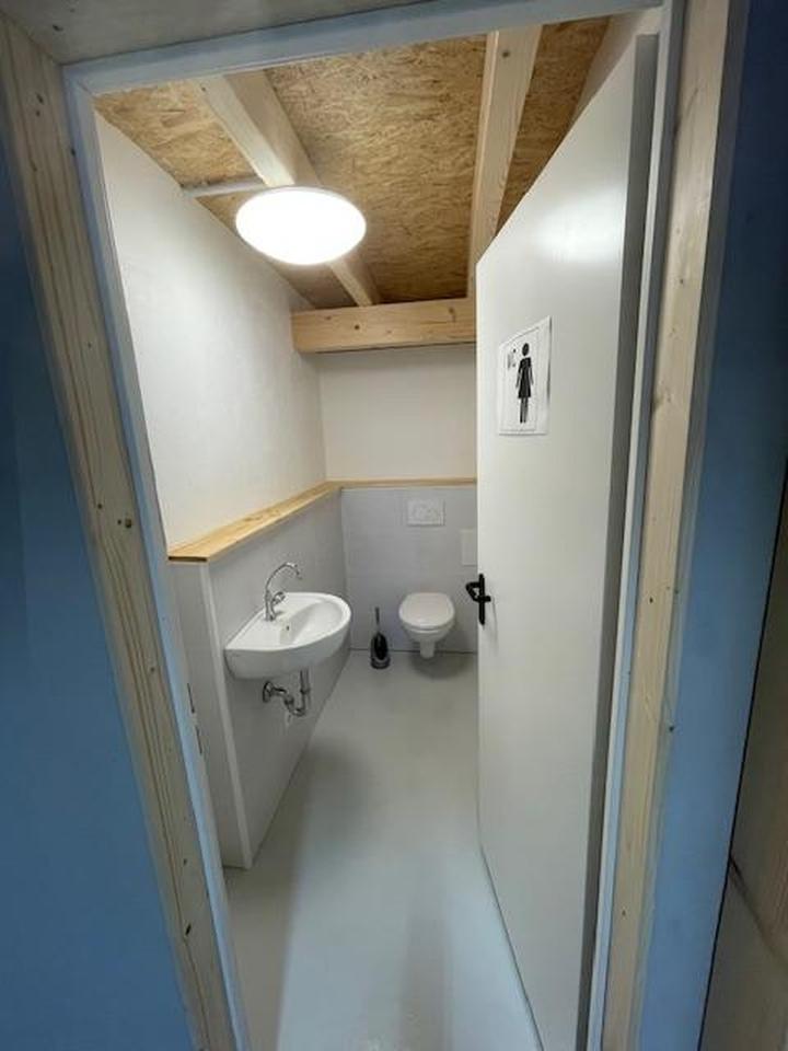 Moderne Logistikhalle / Montagehalle mit kleiner Bürofläche und WCs – Bild 9