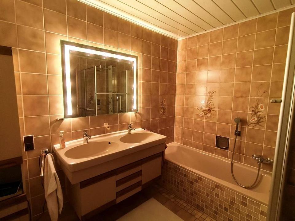 Großzügiges Einfamilienhaus mit Einliegerwohnung in toller Lage – Bild 24