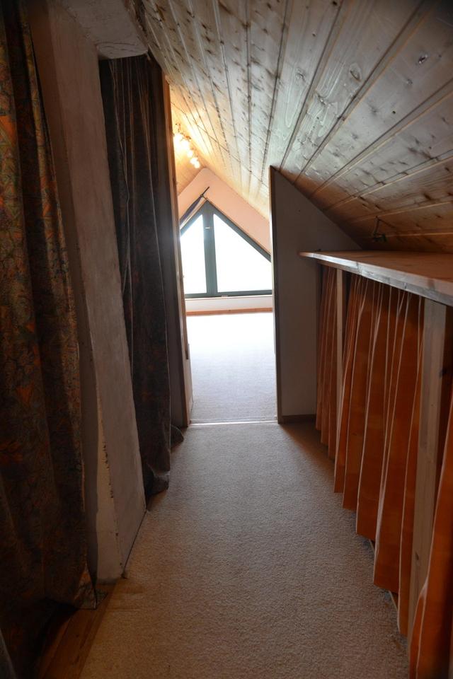 Ökologisch gebautes Holzhaus mit großem Nebengebäude – Bild 29