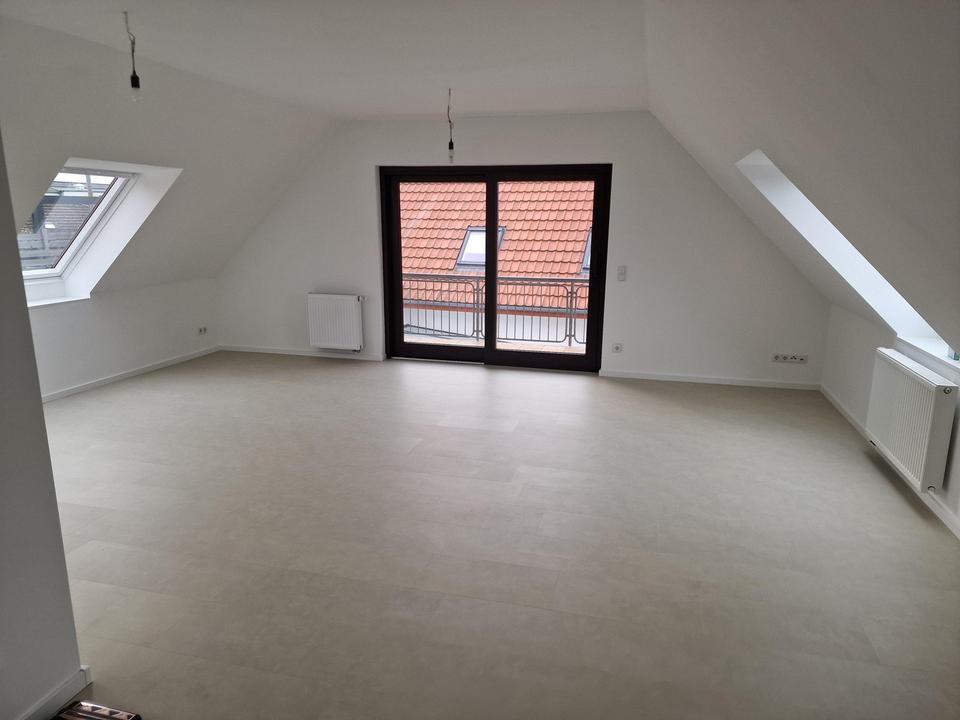 Moderne 2,5-Zimmer-Wohnung mit Dachterrasse & Balkon- eigener Eingang – Bild 3