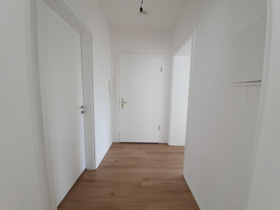 Große 2,5-Zimmer-Wohnung in Velten mit EBK, Tageslichtbad & Stellplatz (Wallbox-Option) – Bild 3