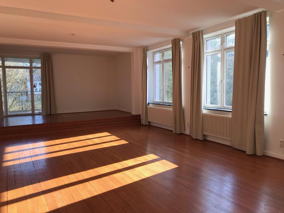 Lichtdurchflutete Wohnung in einem historischen Gebäude – Bild 4