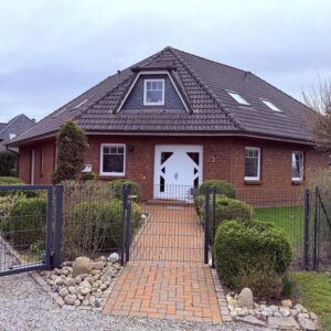 Provisionsfrei: 241 m² EFH mit Wärmepumpe, großem Grundstück und Doppelgarage