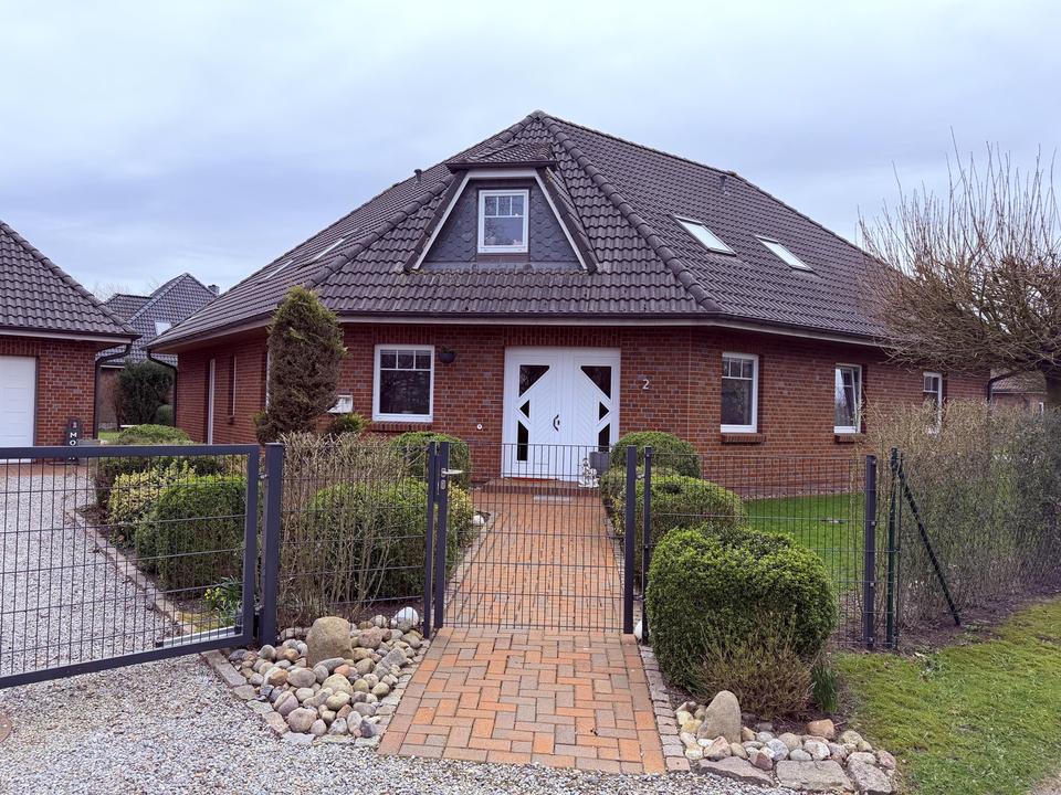 Provisionsfrei: 241 m² EFH mit Wärmepumpe, großem Grundstück und Doppelgarage