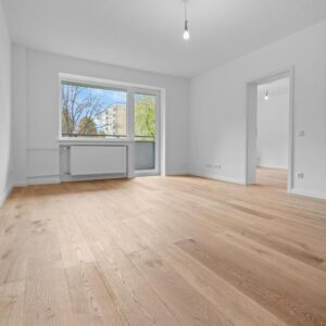 Erstbezug nach Sanierung: 2-Zimmer Wohnung mit Einbauküche und Balkon