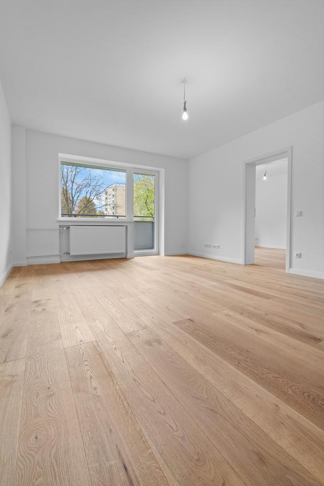 Erstbezug nach Sanierung: 2-Zimmer Wohnung mit Einbauküche und Balkon