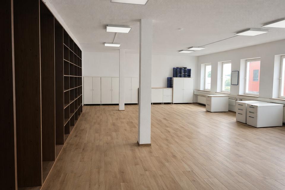 Lager/Produktion & Büro - ca. 8500 qm - teilweise saniert – Bild 32