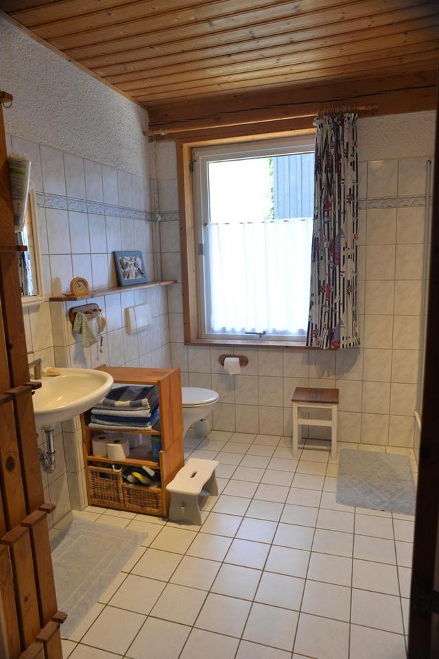 Ökologisch gebautes Holzhaus mit großem Nebengebäude – Bild 25