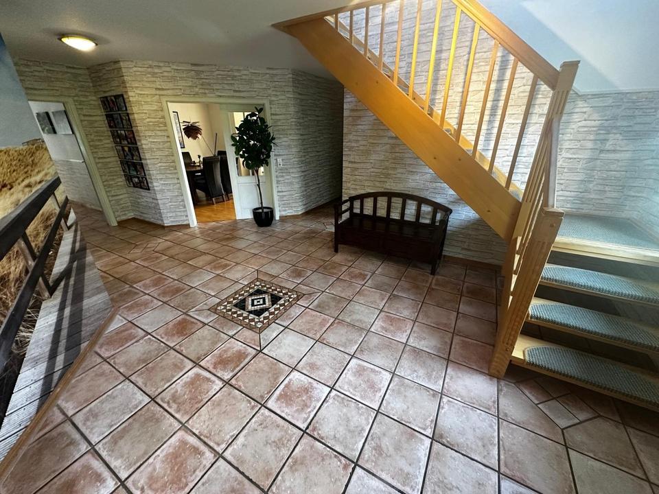 Provisionsfrei: 241 m² EFH mit Wärmepumpe, großem Grundstück und Doppelgarage – Bild 4