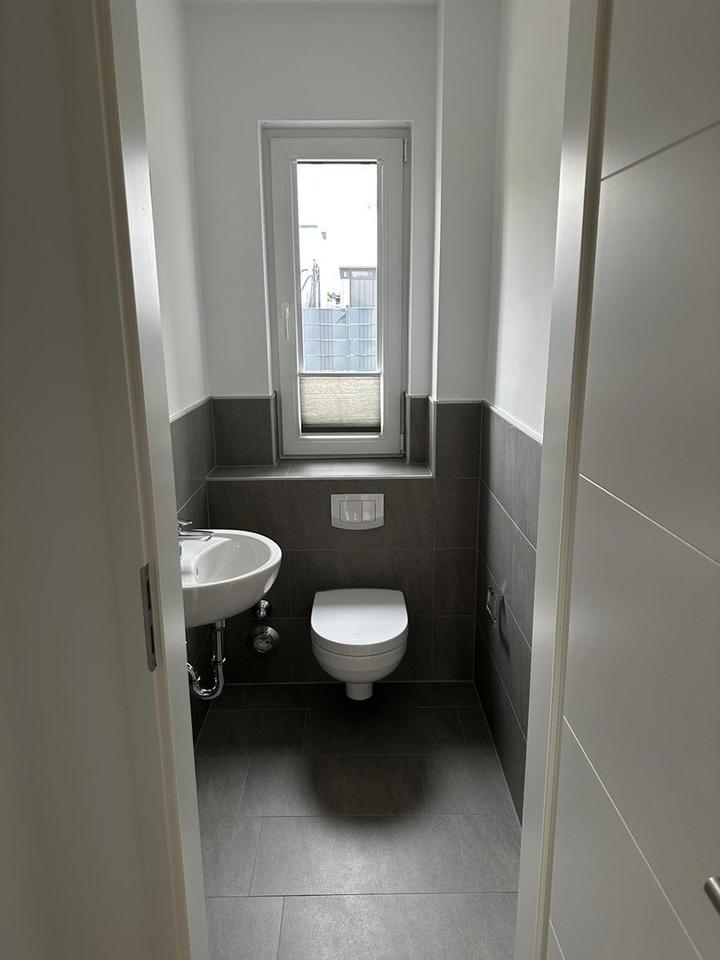 Moderne helle Erdgeschoss Wohnung mit Balkon – Bild 10