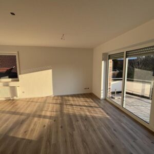 Helle 2 Zimmerwohnung mit Südbalkon und Einkauküche, stadtnah