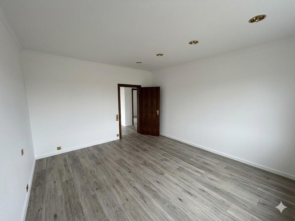 Penthouse | sehr gute Infrastruktur und Lage | riesen Balkon | inkl. Küche | S-Bahn 2 Gehmin – Bild 10