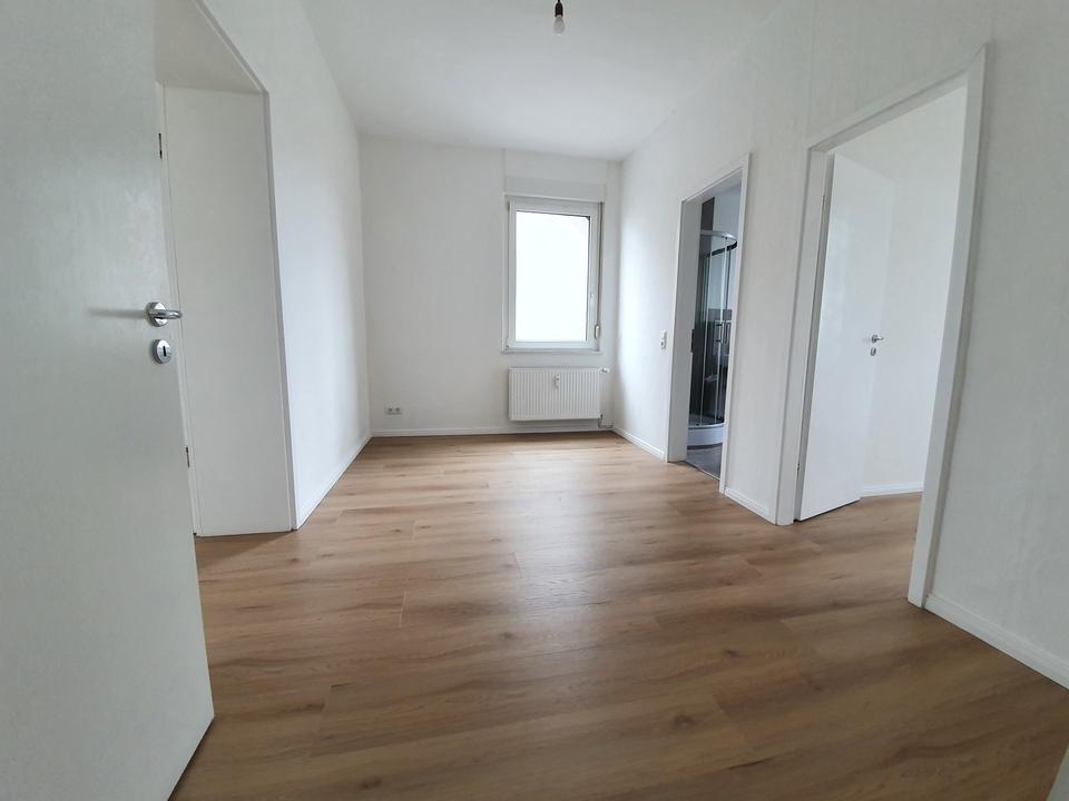 Große 2,5-Zimmer-Wohnung in Velten mit EBK, Tageslichtbad & Stellplatz (Wallbox-Option) – Bild 4