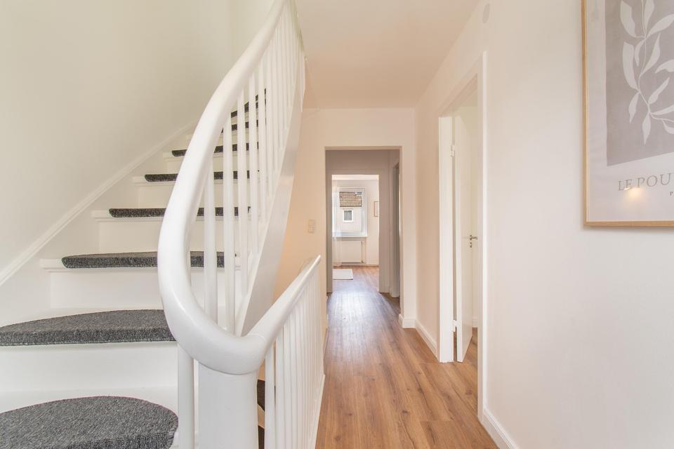 Modernisiertes, familienfreundliches Reihenhaus mit schönem Garten und Garage! – Bild 16