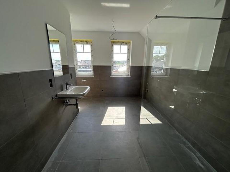 infamilienwohnhaus mit zwei Wohneinheiten, Geräteraum – Bild 7