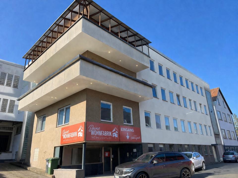 Lager/Produktion & Büro - ca. 8500 qm - teilweise saniert