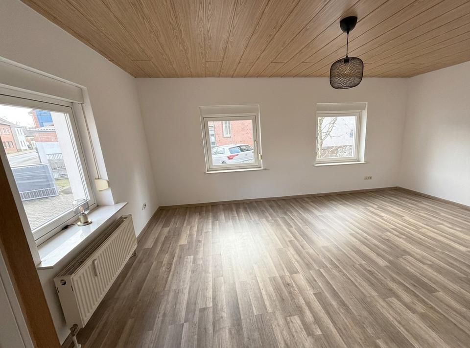 Großzügige 4-Zimmer-Wohnung mit Tageslichtbad in Neuberg-Ravolzhausen – Bild 3