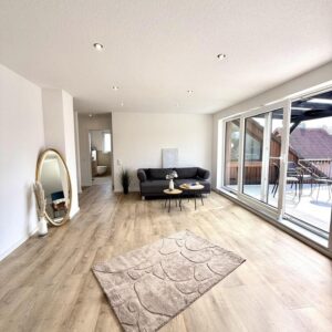 Provisionsfrei: Exklusiv sanierte 3-Zi.-Whg. mit großer Dachterrasse in bester Lage von Bodenheim