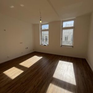 Frisch kernsaniert: 2,5-Zimmer-Wohnung mit Klima, viel Licht & gut geschnitten